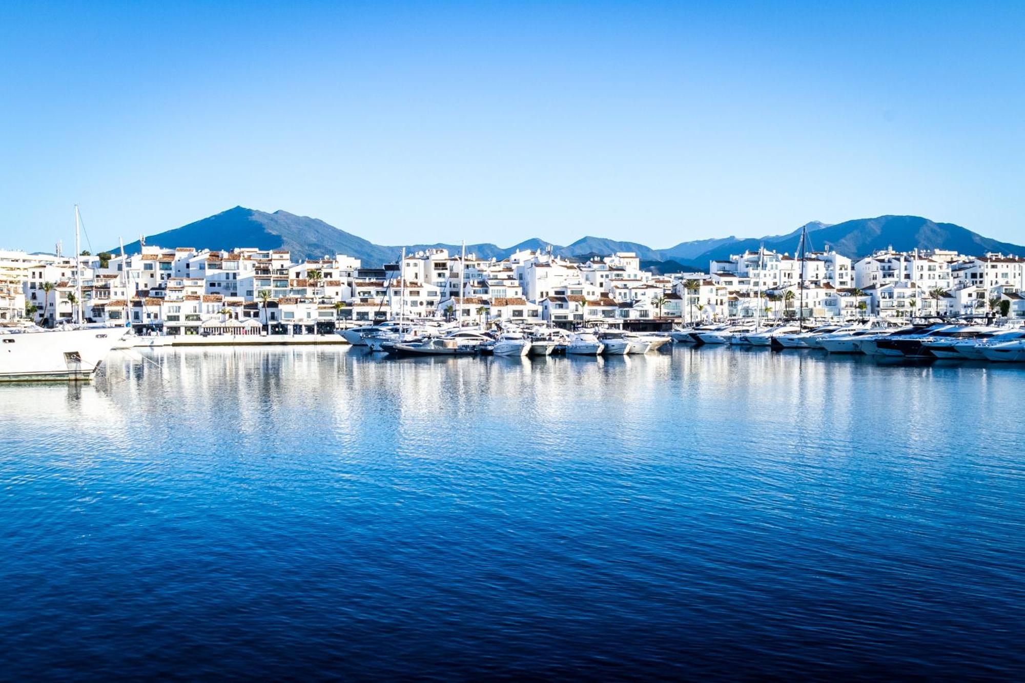 Marbella Banus Suites - Lily Playas Del Duque Banus Beach Apartment Eksteriør billede