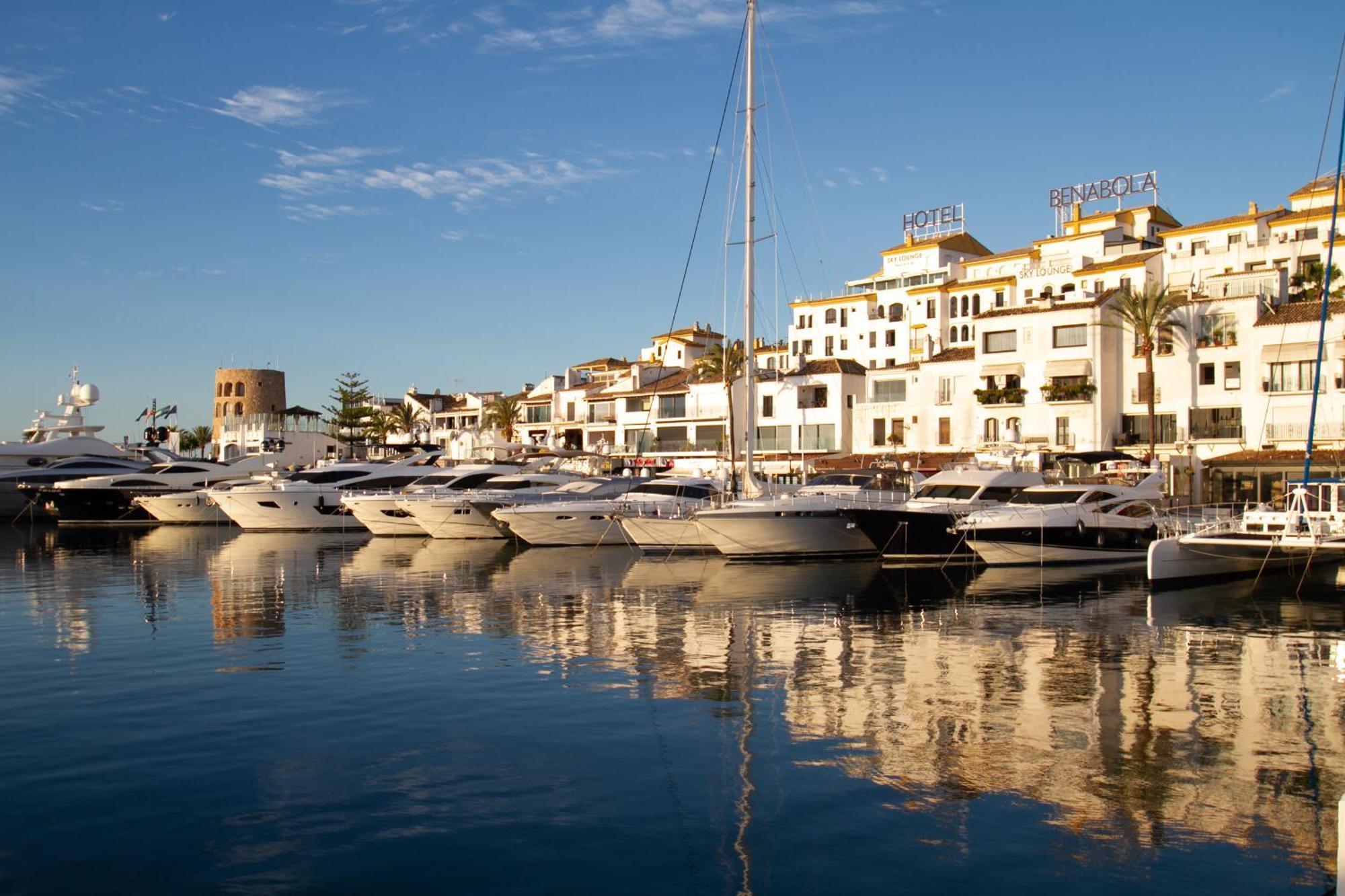 Marbella Banus Suites - Lily Playas Del Duque Banus Beach Apartment Eksteriør billede