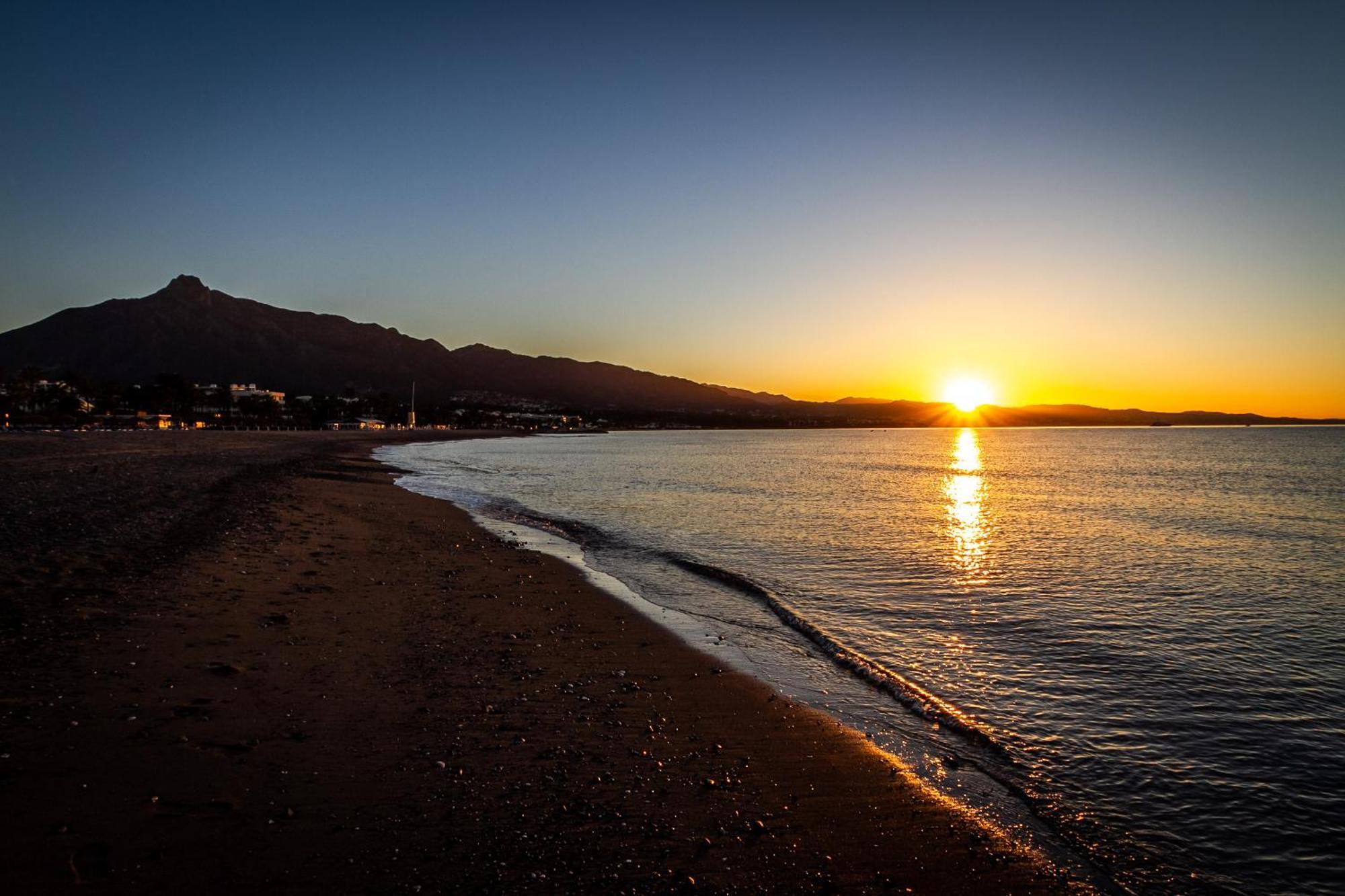 Marbella Banus Suites - Lily Playas Del Duque Banus Beach Apartment Eksteriør billede