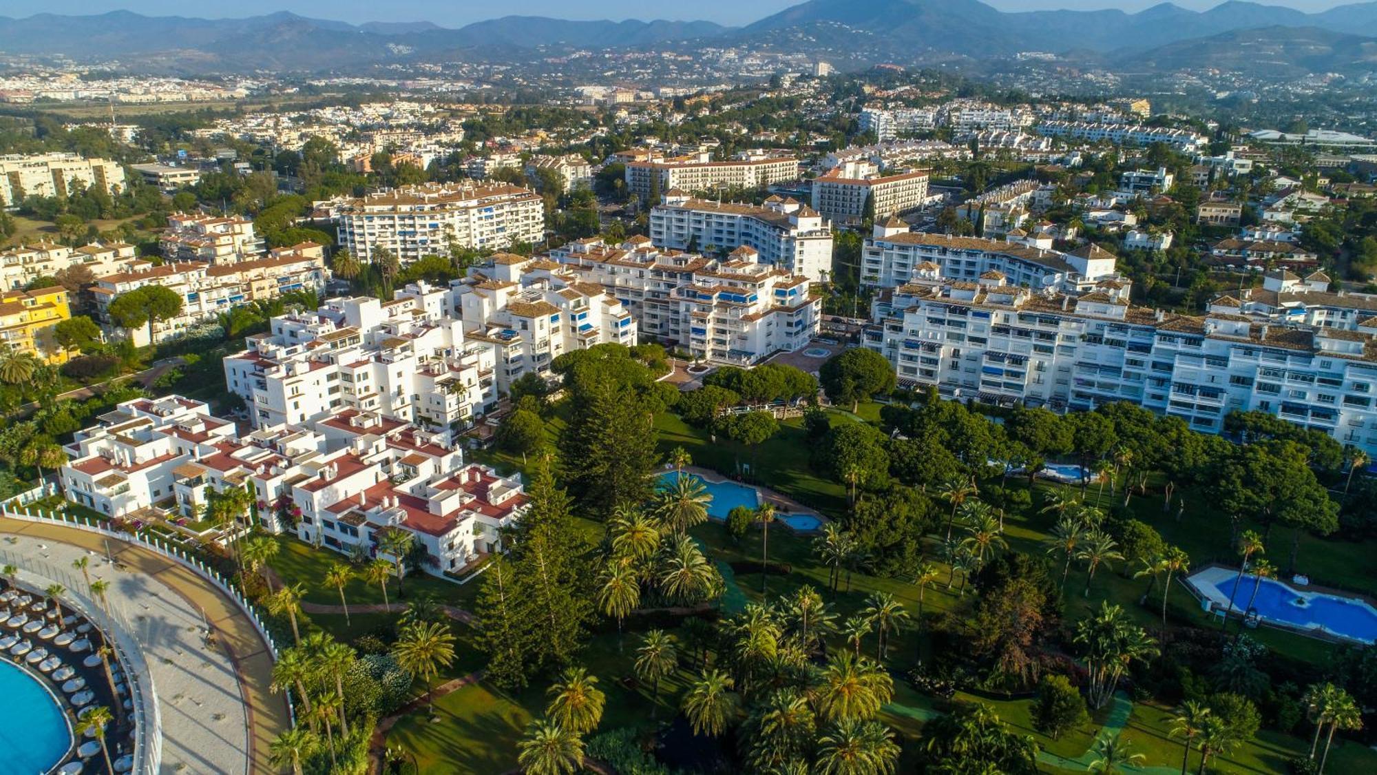 Marbella Banus Suites - Lily Playas Del Duque Banus Beach Apartment Eksteriør billede